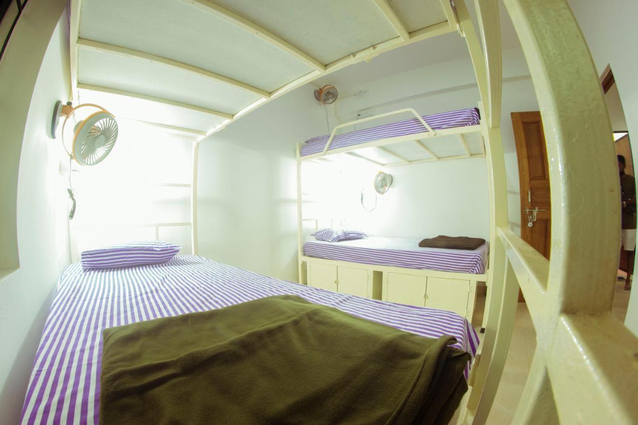 Bonds Hostel Candolim Exteriör bild