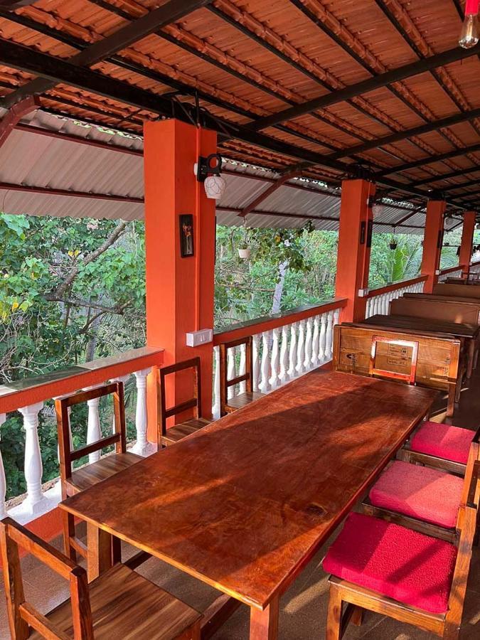 Bonds Hostel Candolim Exteriör bild