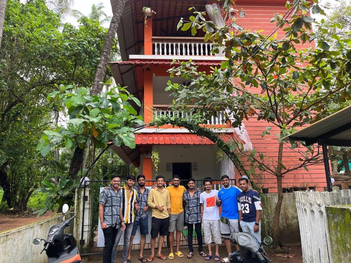 Bonds Hostel Candolim Exteriör bild